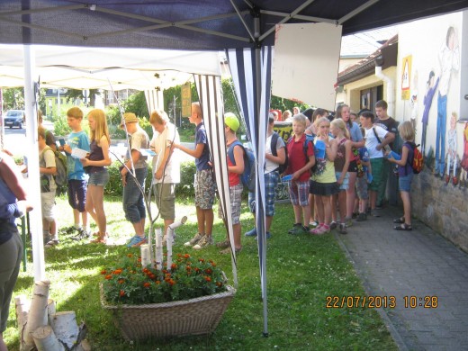 Warteschlange vor dem Rathaus