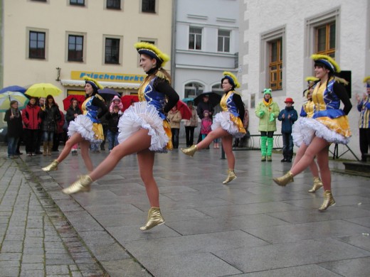 Zweimal tanzte die Funkengarde Zweimal tanzte die Funkengarde