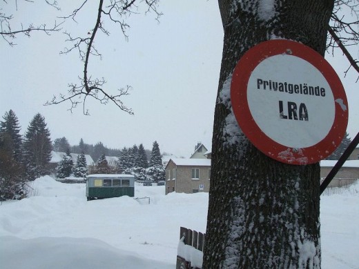 Warnschilder schreien mich an