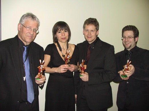 The Raschers Saxophon-Quartett mit Osterhasen-Saxophonisten